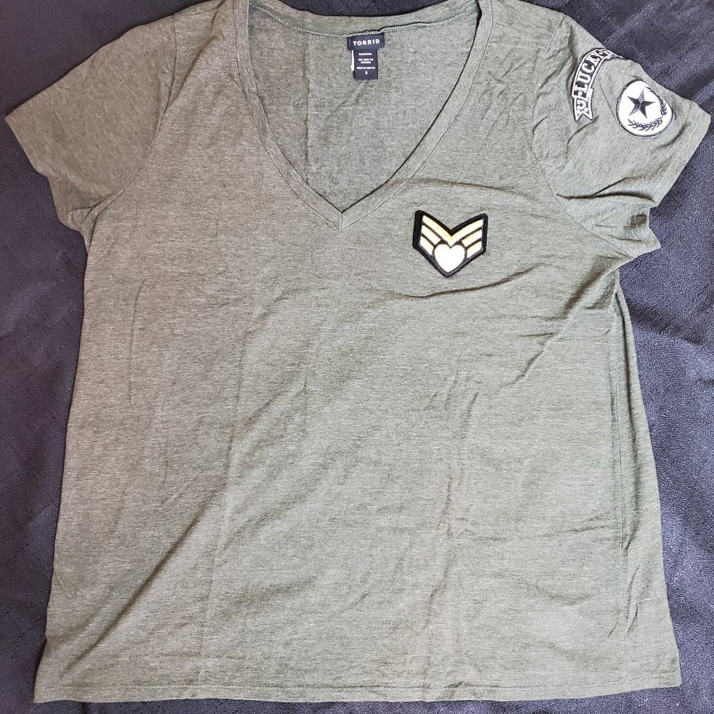 Torrid T-Shirt Heart Chevron  - Size 2